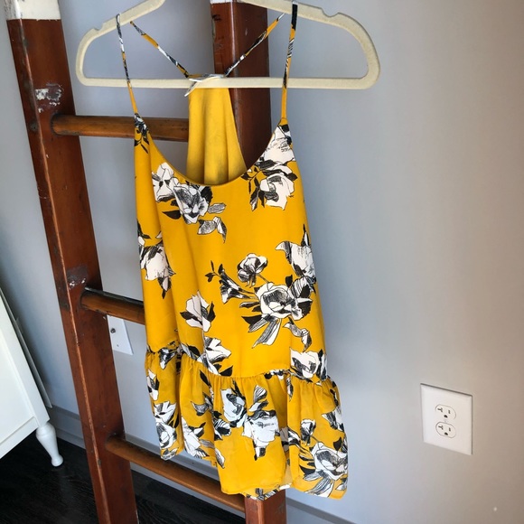 Japana Tops - NWOT YELLOW FLORAL PRINT CAMI ✨